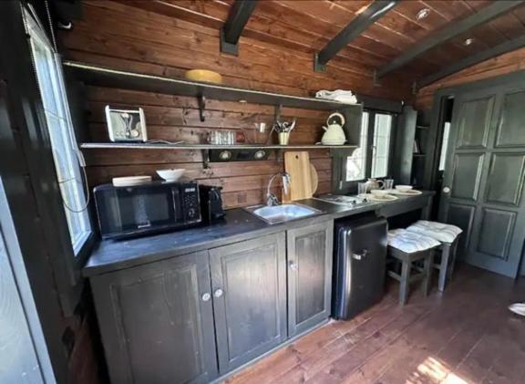 מלון Saint-Rémy-de-Provence Roulotte / Tiny House Dans Les Alpilles מראה חיצוני תמונה
