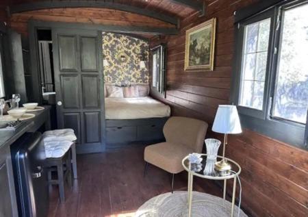 מלון Saint-Rémy-de-Provence Roulotte / Tiny House Dans Les Alpilles מראה חיצוני תמונה